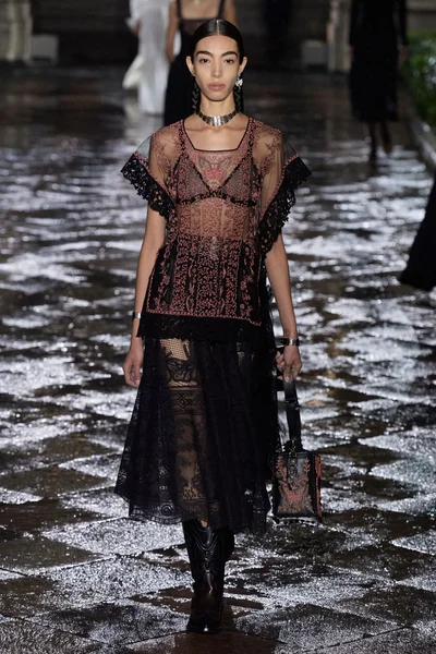 Look 25